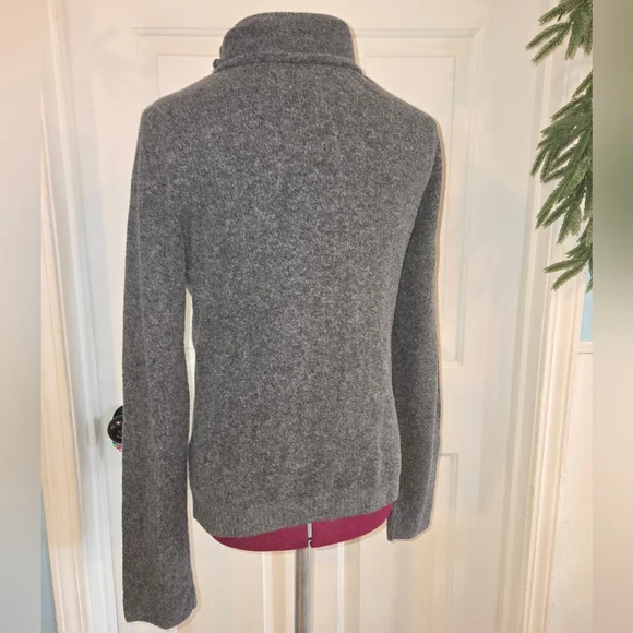 Abercrombie And Fitch NWT Small Merino Wool Blend Turtle Neck Sweater - Picture 2 of 9